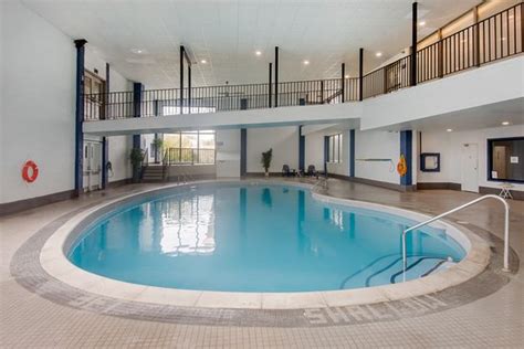 hotels in orillia with pool.